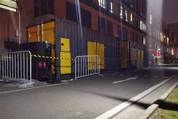 增城柴油发电机组的输出电压是如何调节的？